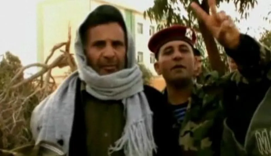 Video Z Libye prchají cizinci