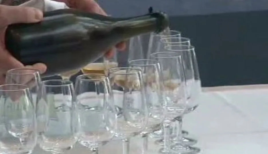 Video 200 let staré šampaňské je na prodej