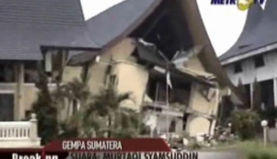 Video Silné zemětřesení si vyžádalo nejméně 200 obětí