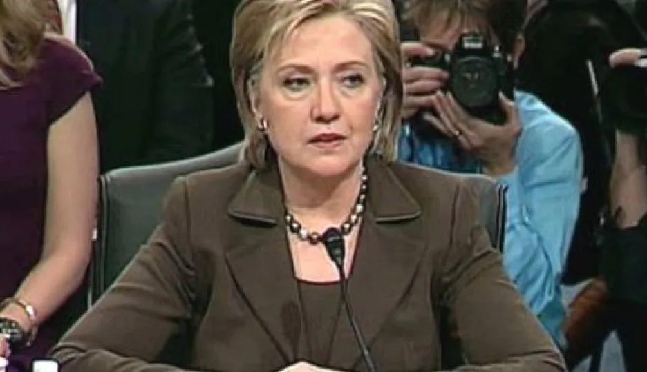 Video Brífink Hillary Clintonové
