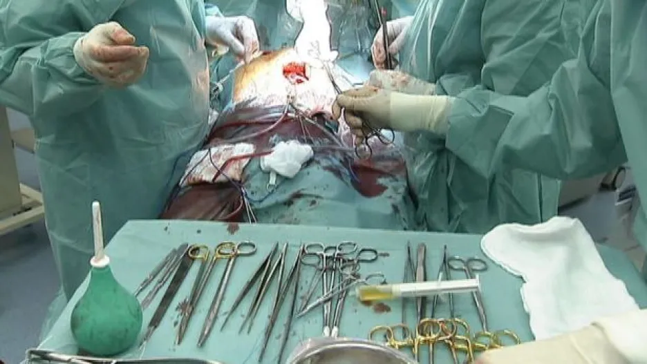 Video "Daří se mi výborně," říká pacient s transplantovaným srdcem i plicemi