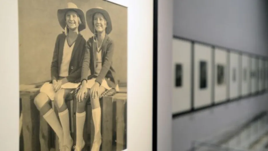 Video Sestry fotily Čapka i Bretona