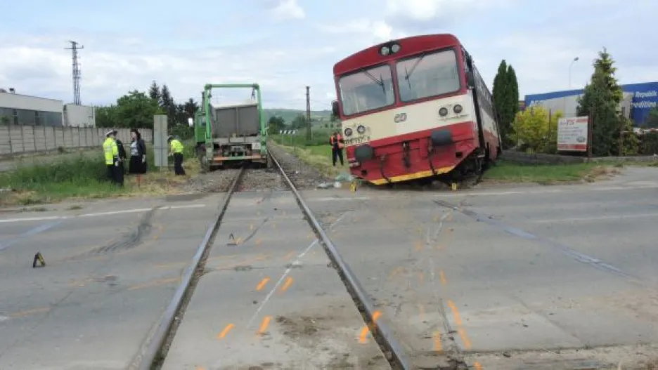 Video U Velkých Pavlovic vykolejil vlak