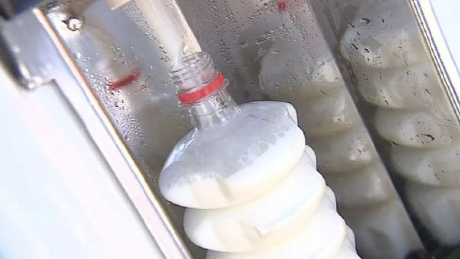 Video Mlékomat: Cesta, jak dostat mléko do přímého prodeje