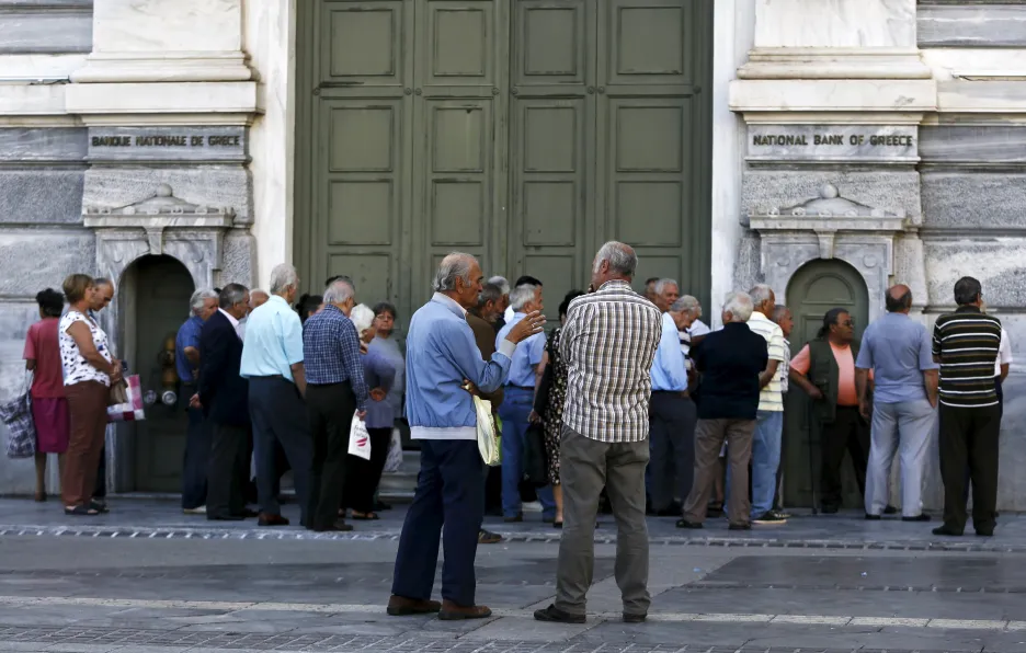 Video Řečtí podnikatelé pláčou kvůli zavřeným bankám