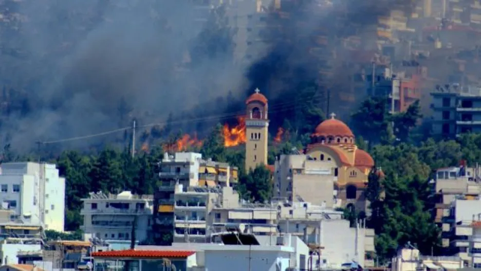 Video Řeckou krizi přiživují lesní požáry