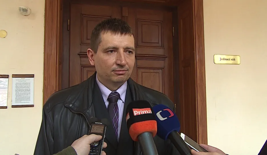 Video Žalobce Aleš Sosík přečetl obžalobu a odkryl detaily údajných podvodů s pohonnými hmotami