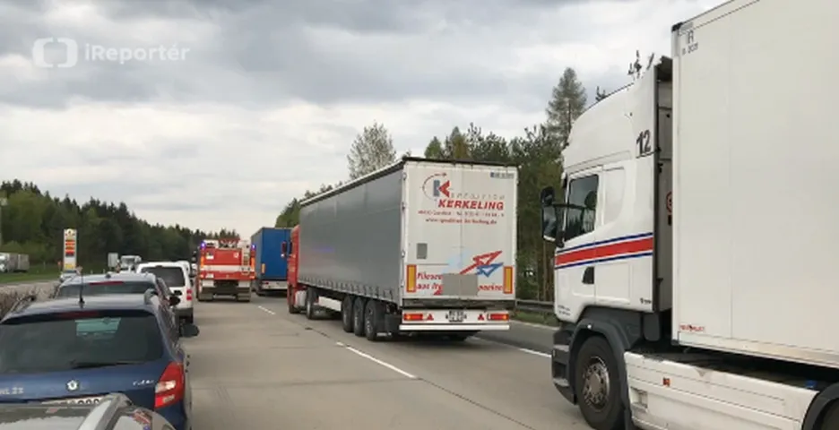 Video Dálnici D1 na Prahu uzavřela hromadná nehoda
