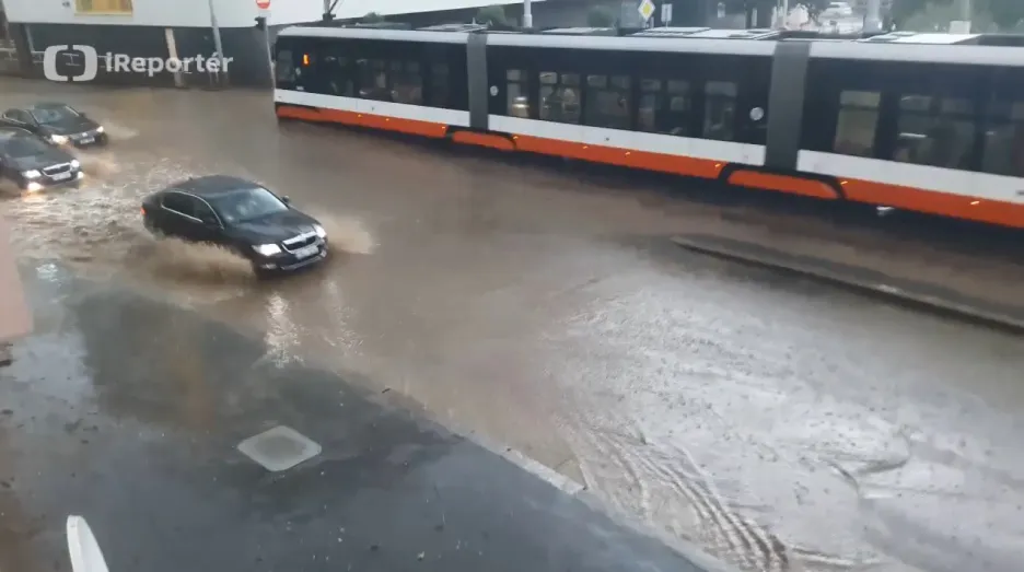 Video iReportér Robert Rychetský: Přívalový déšť v pražské Klamovce