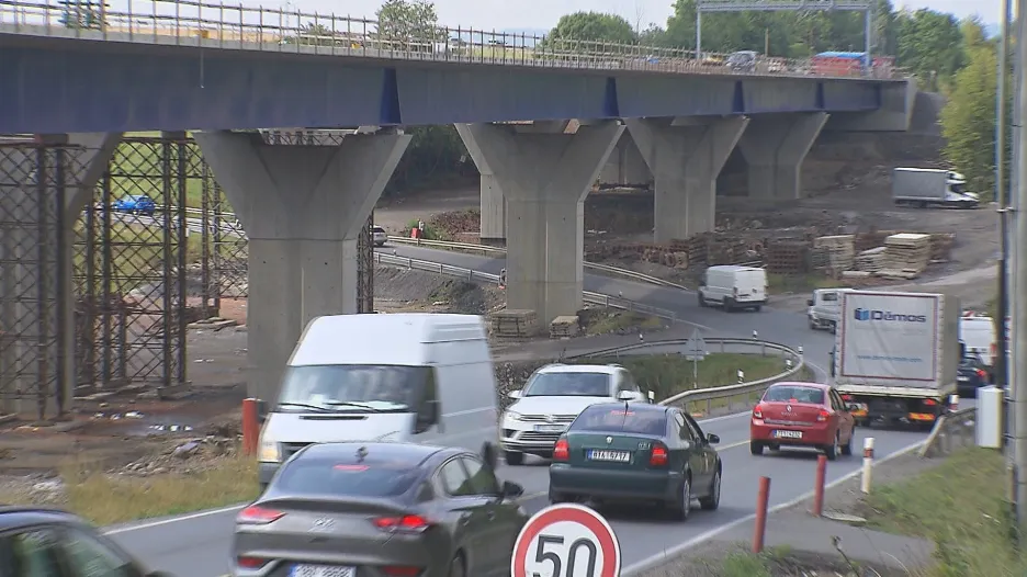 Video Dopravu nejvíce zpomaluje oprava mostu u Libhoště