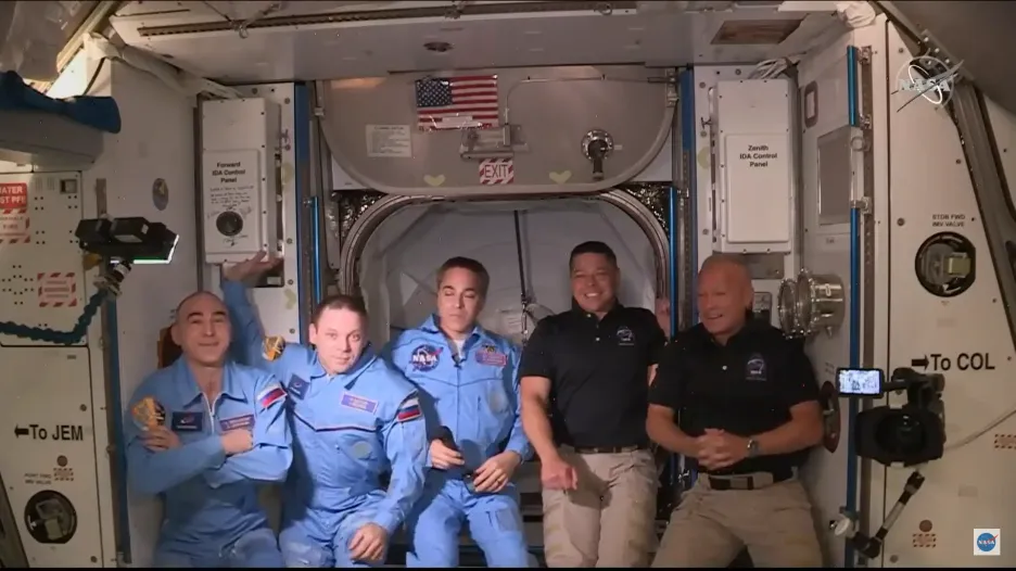 Video ŽIVĚ: Tisková konference s astronauty