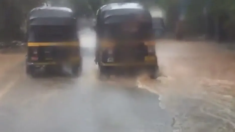 Video V Indii udeřil cyklon Tauktae. Desítky lidí přišly o život, další se pohřešují