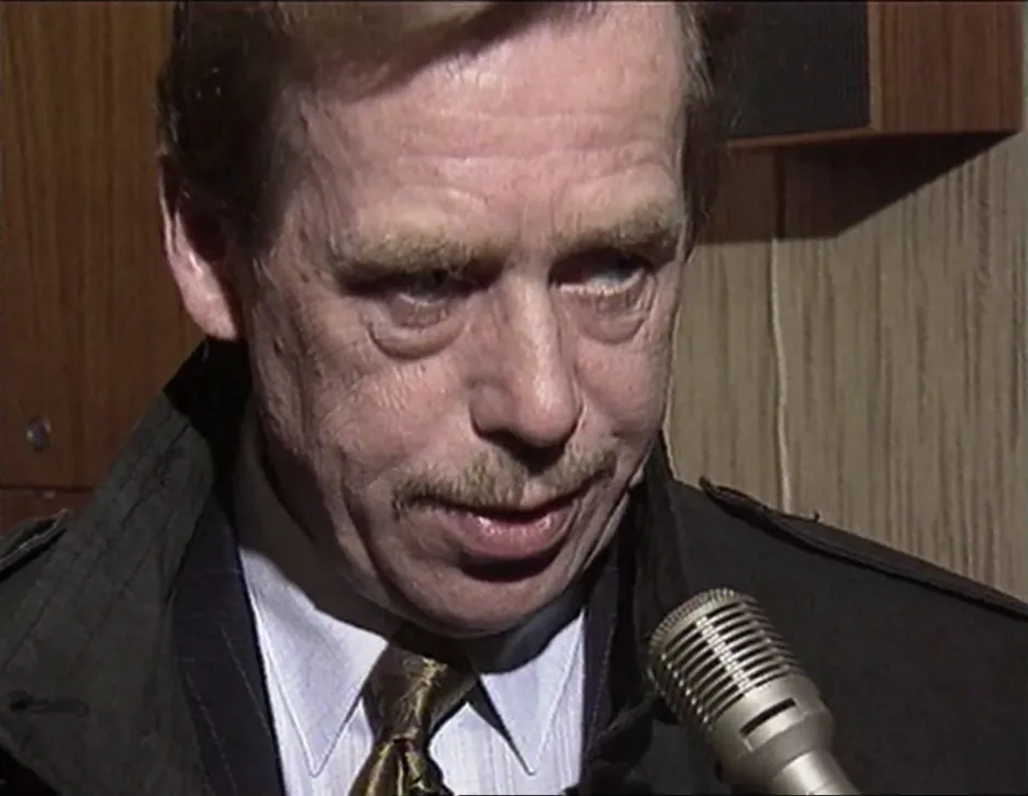 Video „Nesmíme se bát experimentovat“ prohlásil Havel o kupónové privatizaci