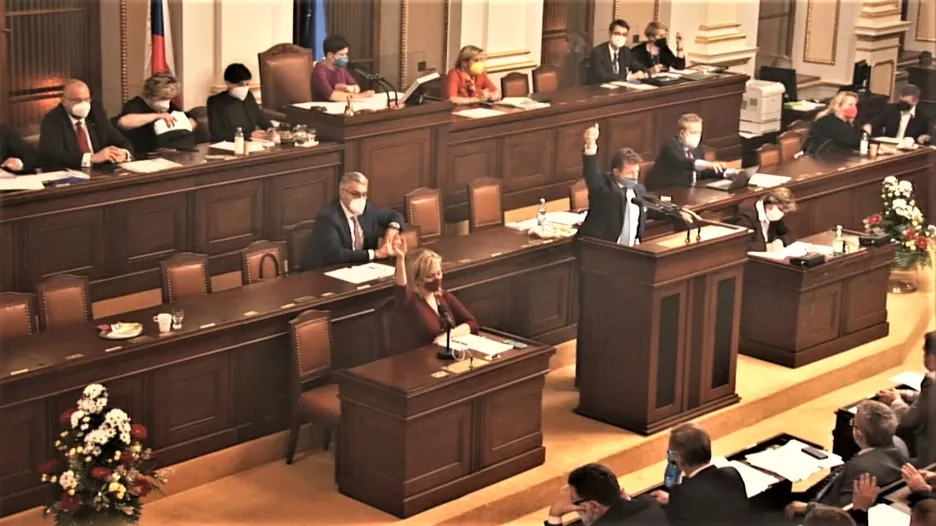 Video Události: Poslanecká sněmovna přijala covidovou podporu