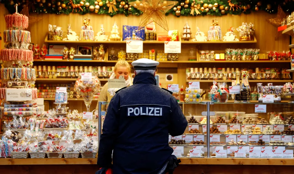 Policie na vánočních trzích v Německu