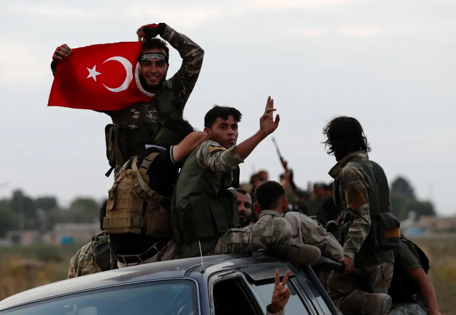 Ankarou podporovaní syrští vzbouřenci v tureckém příhraničním městě Akcakale 