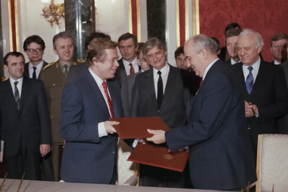 Václav Havel s Michailem Gorbačovem v roce 1990