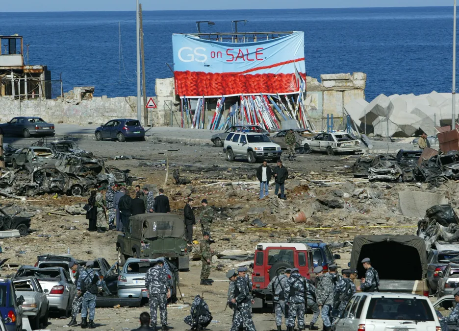 Místo v Bejrútu, kde byl spáchán atentát na libanonského premiéra Harírího