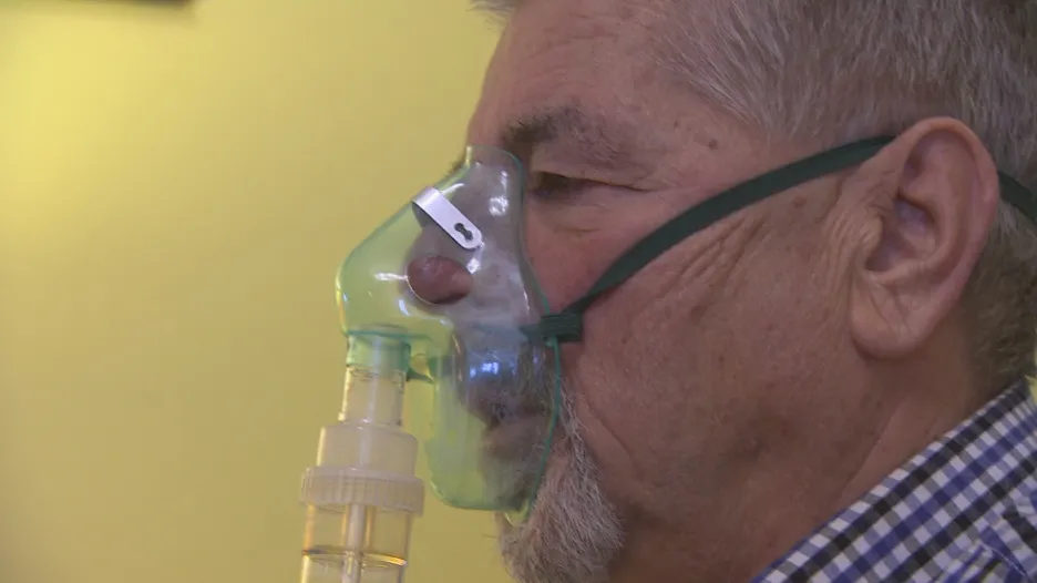 Pacient v domácím prostředí s kyslíkovým přístrojem