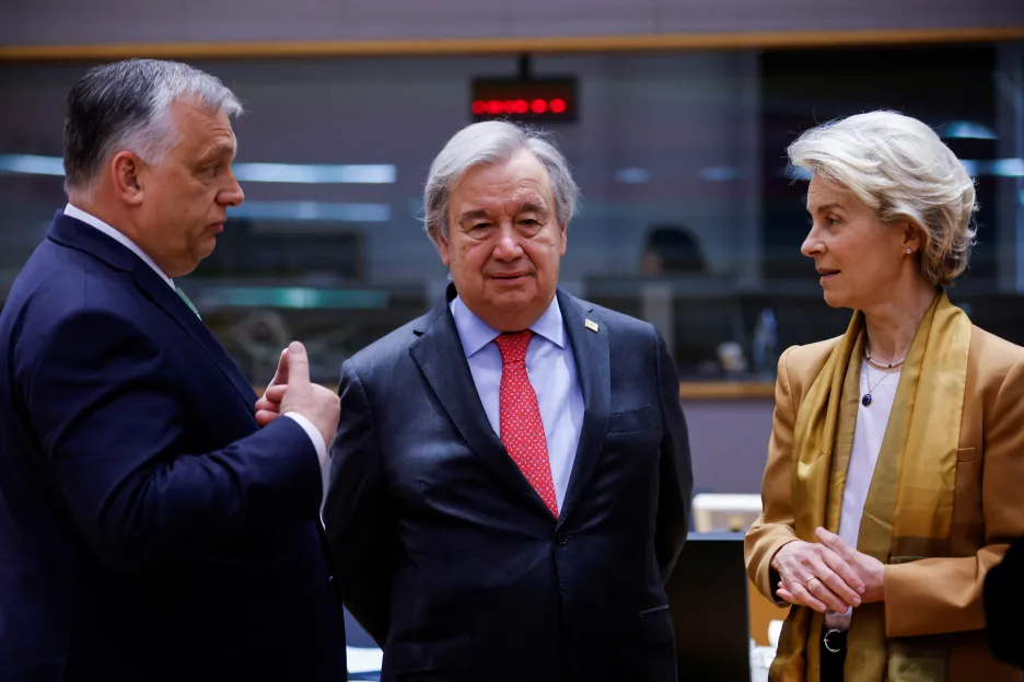 Maďarský premiér Viktor Orbán, šéf OSN António Guterres a šéfka EK Ursula von der Leyenová