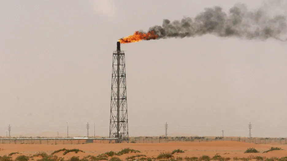 Ropné pole v Saudské Arábii