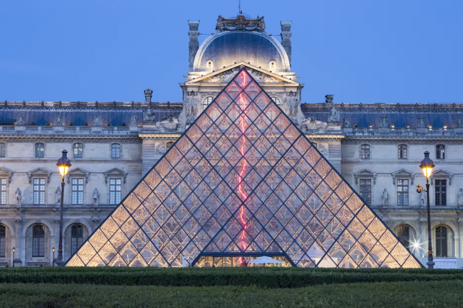 Pyramida v Louvru je prosklená pyramida na hlavním nádvoří Paláce Louvre, která slouží jako hlavní vchod do muzea Louvre v Paříži.