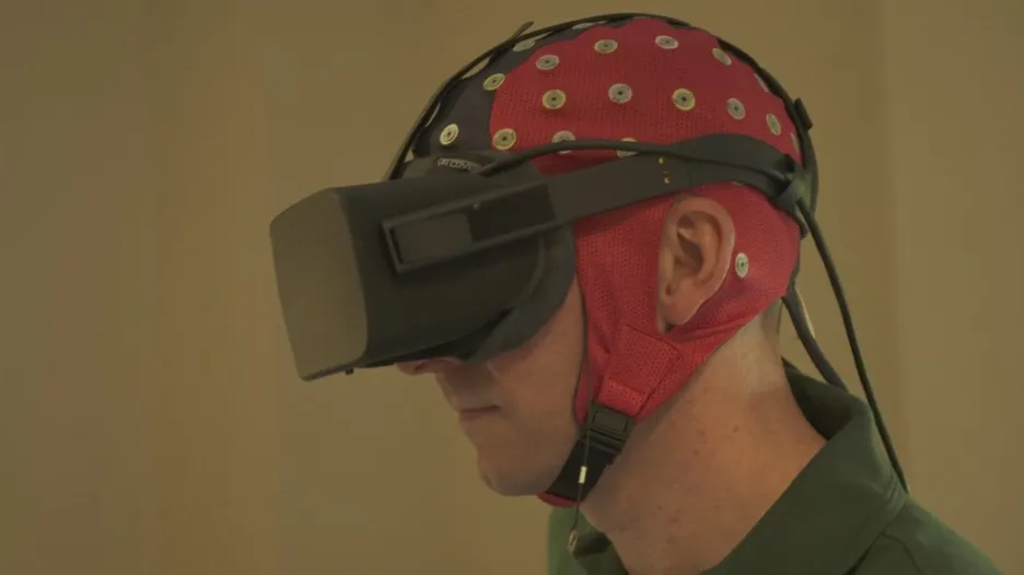 Vědci díky virtuální realitě vidí do hlav policistů, když jde o život