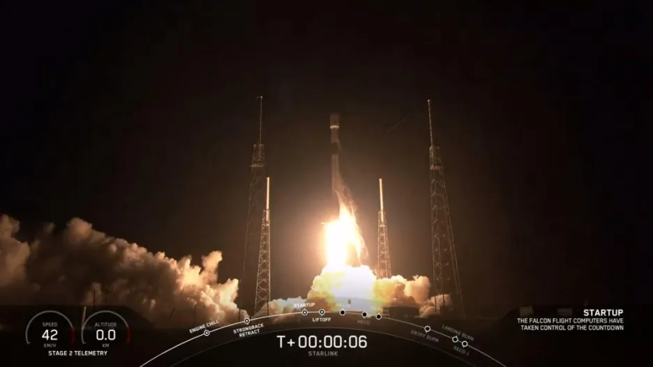 Start rakety SpaceX se satelity STarlink