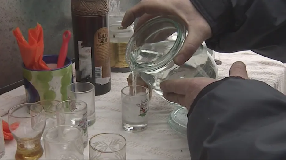 V Rusku přibývá případů otrav podomácku páleným alkoholem
