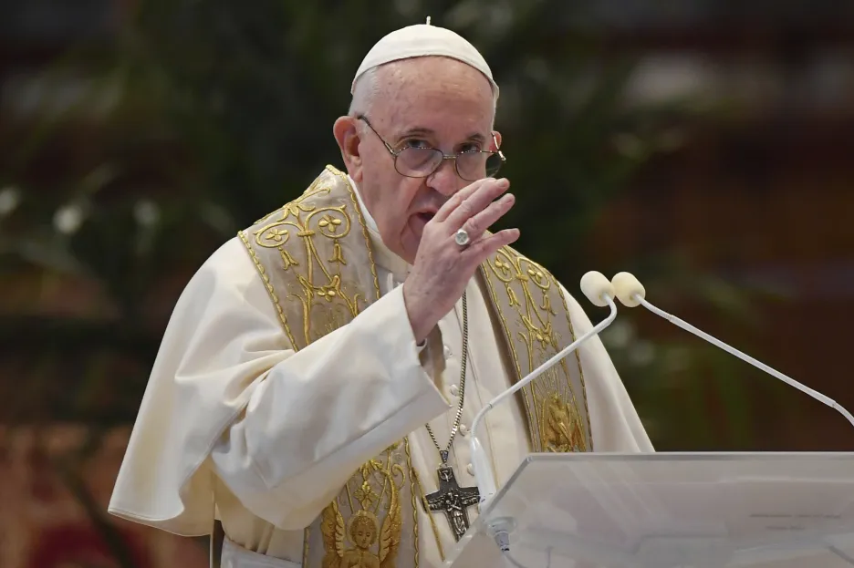 Papež František při proslovu ve Svatopetrské bazilice