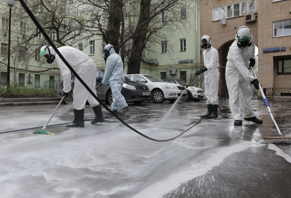 Desinfekce ulice v Moskvě