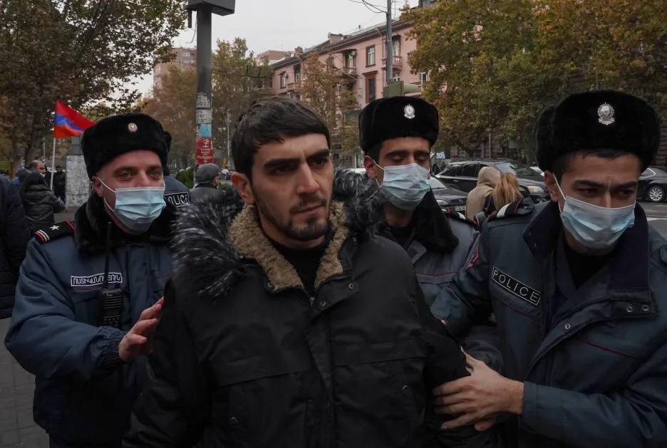 Arménská policie zadržela jednoho z protestujících