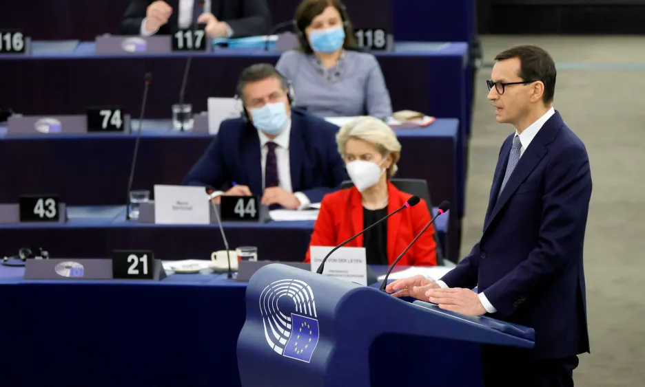Polský premiér Morawiecki před europoslanci
