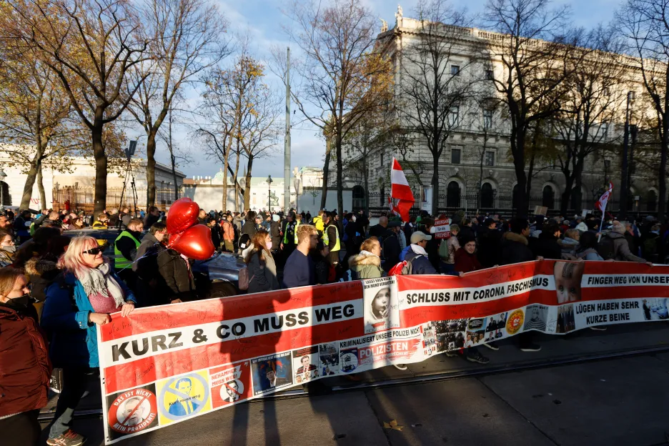 Protesty proti covidovým opatřením ve Vídni