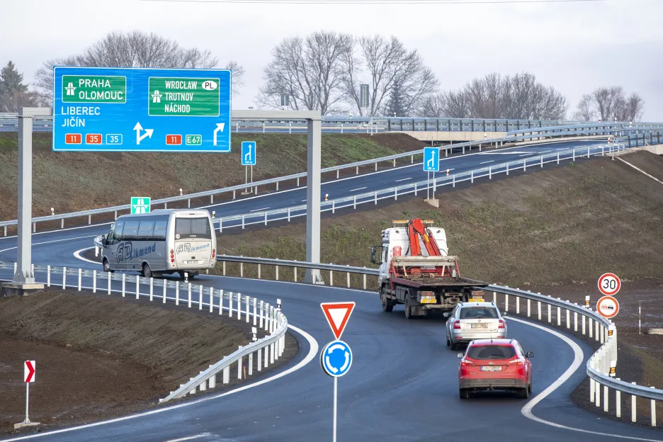 ŘSD otevřelo nový úsek dálnice D11 mezi Hradcem Králové a Jaroměří
