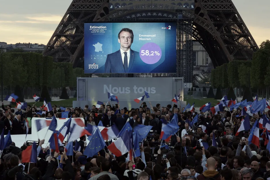 Macronův štáb po uzavření volebních místností