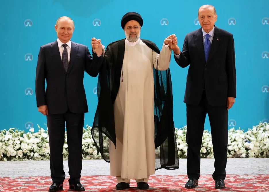 Vladimir Putin, Ebráhím Raísí a Recep Tayyip Erdogan