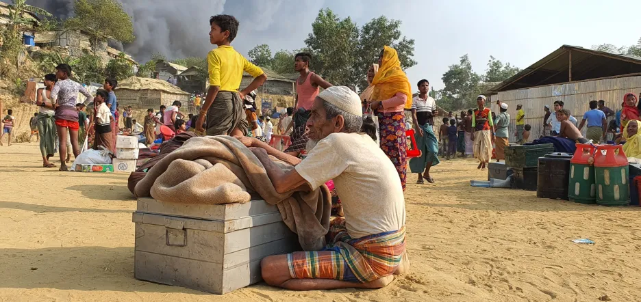 Požár uprchlického tábora pro Rohingy v Bangladéši