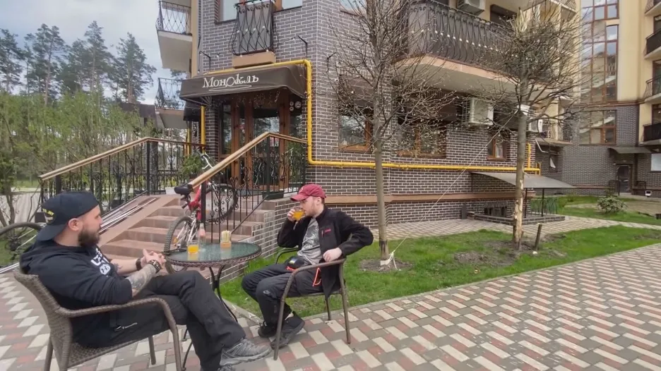 Kavárna v Buče bojuje s blackouty způsobenými ruskými útoky