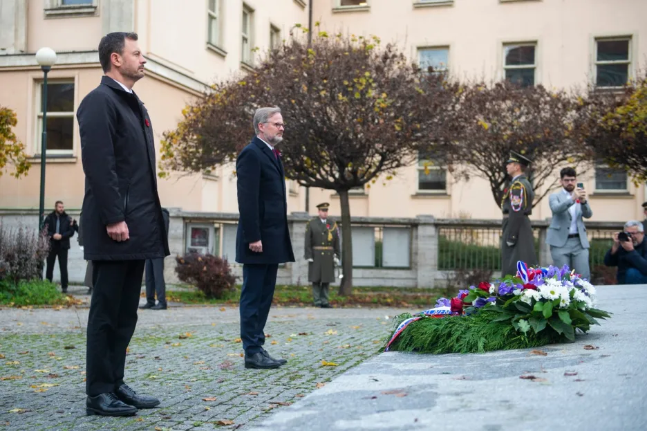 Premiéři Fiala a Heger uctili památku válečných veteránů
