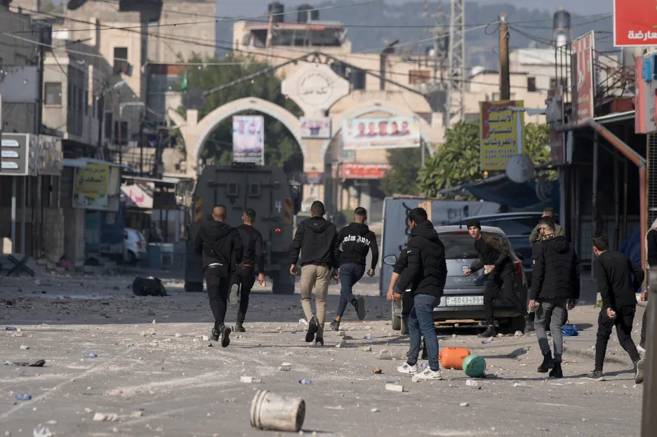 Střet Palestinců s izraelskými silami ve městě Džanín na Západním břehu Jordánu.