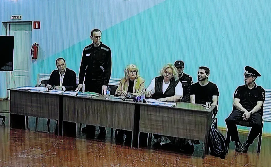 Snímek z video přenosu z procesu s Navalným 
