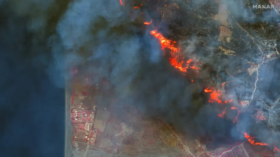 Hořící Rhodos na satelitním snímku