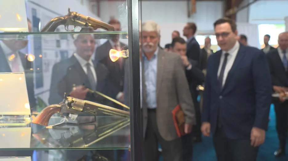 Prezident Petr Pavel navštívil výrobce zbraní Colt
