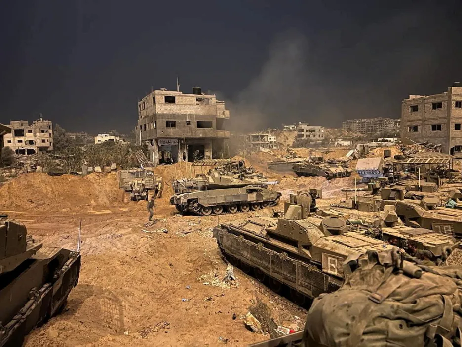 Izraelská těžká armádní technika v Pásmu Gazy