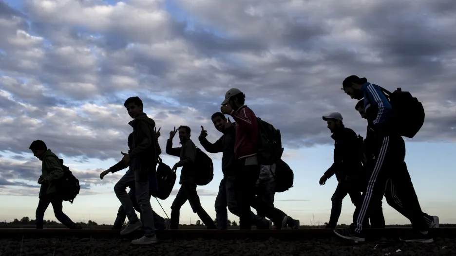 Uprchlíci míří Maďarskem na Západ