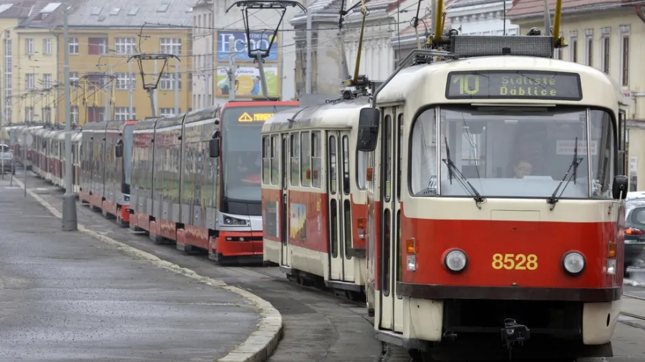 Odstavené tramvaje v pražské Zenklově ulici