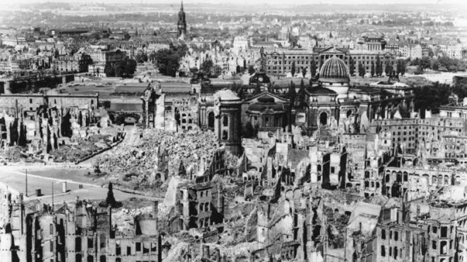 Drážďany po bombardování v únoru 1945