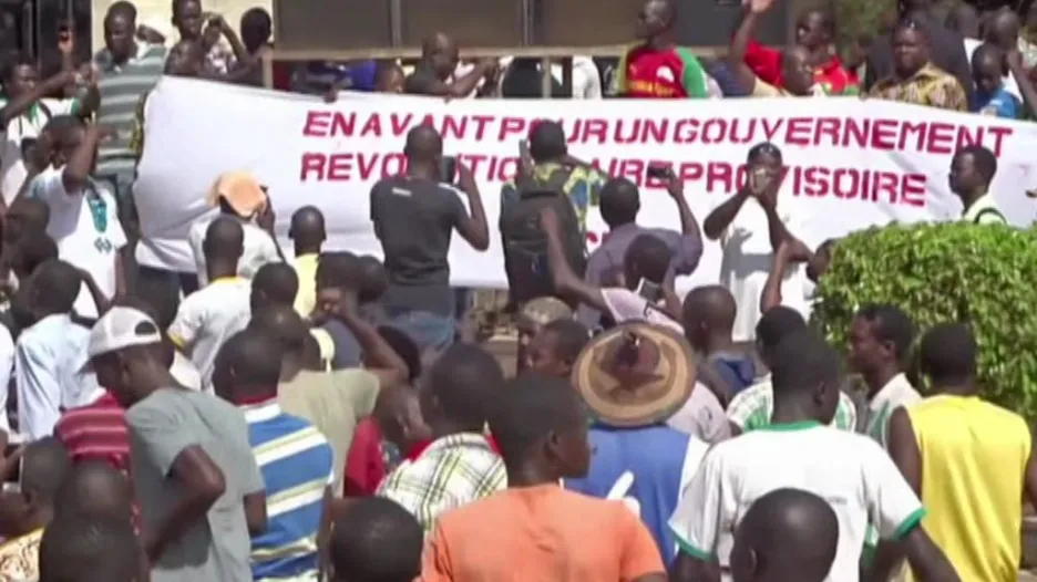 Demonstrace v Ouagadougou proti převzetí moci armádou