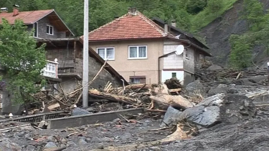 Bosna hlásí po záplavách ohromné škody
